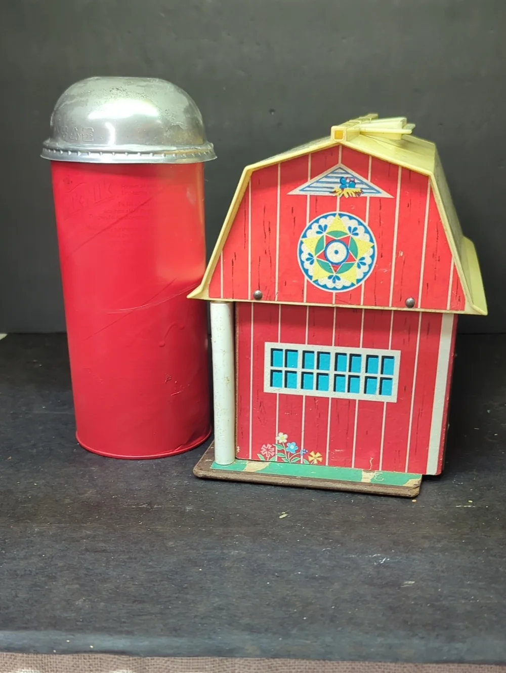 #36 Vintage Fisher Price Play Family Farm 915 Little People Barn & Silo